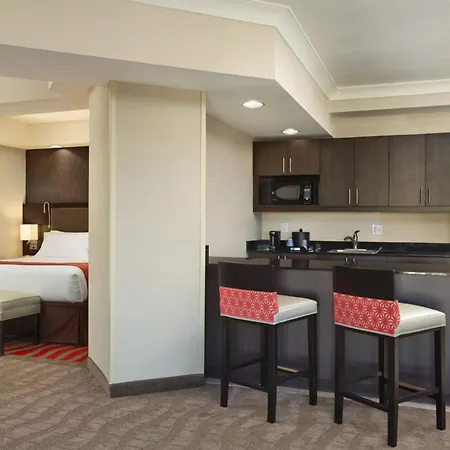 Holiday Inn Express & Suites Naples Downtown - 5Th Avenue By Ihg-2