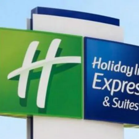 Holiday Inn Express & Suites Sarasota Bradenton-3