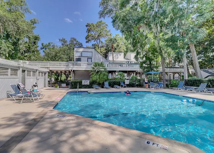 First Floor Flat Near Parking King Bed Two Twins Bikes & Beach Gear Included Hilton Head Island