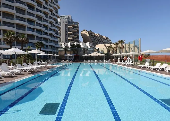 Play Hatzuk Beach Tel Aviv