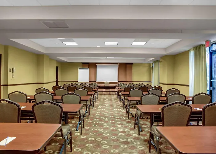 Hyatt Place Fort Lauderdale Cruise Port & Convention Center - Newly Renovated