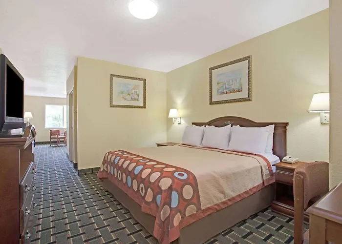 Super 8 By Wyndham Daytona Beach