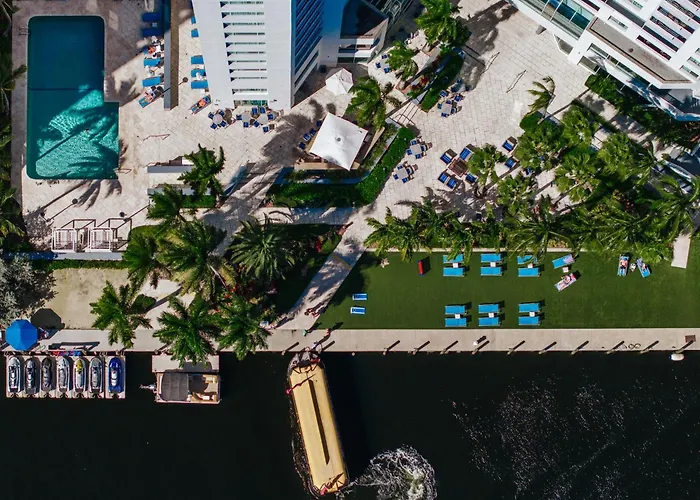 Waterview Condo- Spacious 2 Bedroom - Central - Steps To Beach Fort Lauderdale