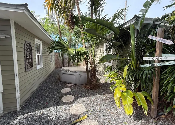 Ibis Suite | Bright Hideaway, Hot Tubs, Steps From Duval! Key West