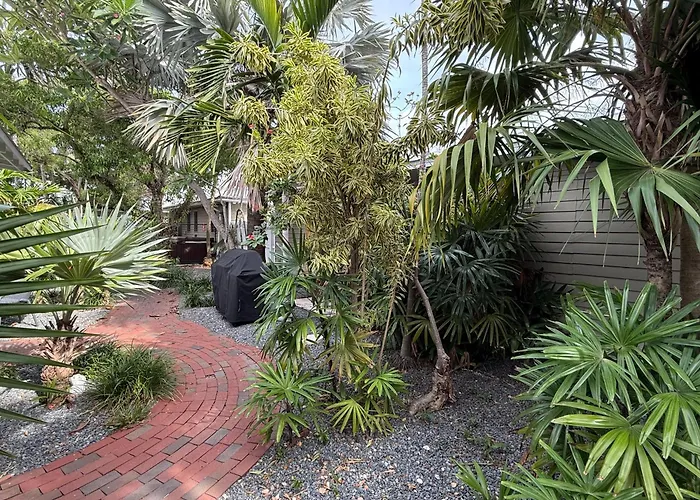 Ibis Suite | Bright Hideaway, Hot Tubs, Steps From Duval! Key West