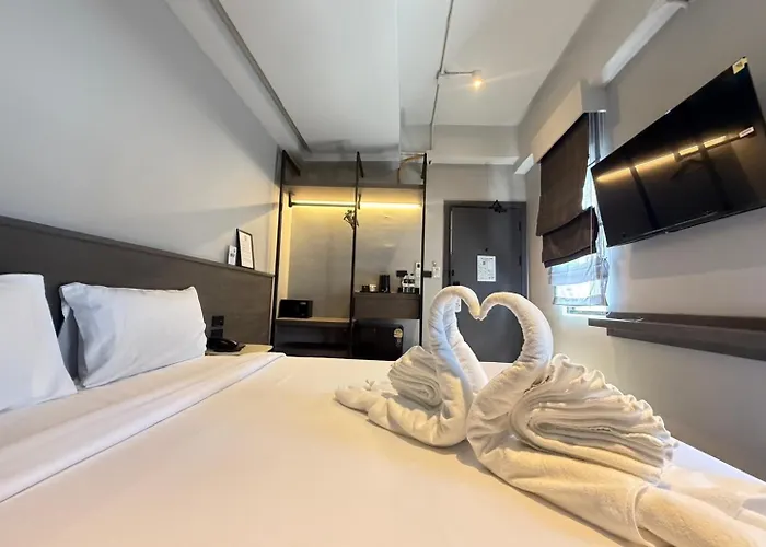 Leon'S Loft House Hostel Patong