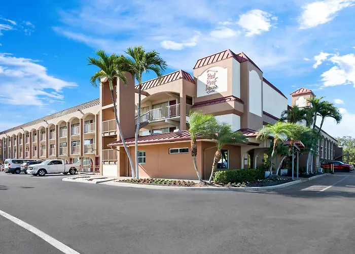 Red Roof Inn Plus+ & Suites Naples Downtown-5Th Ave S