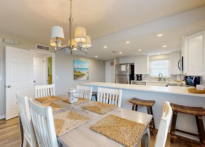 Oceanfront Corner Condo With Sunrise-View Balcony, Pool & 1-Minute Walk To Beach Fernandina Beach
