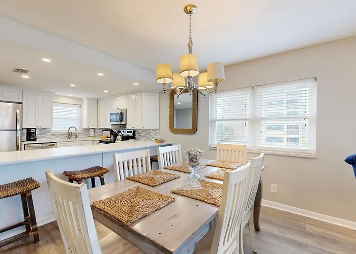 Oceanfront Corner Condo With Sunrise-View Balcony, Pool & 1-Minute Walk To Beach Fernandina Beach