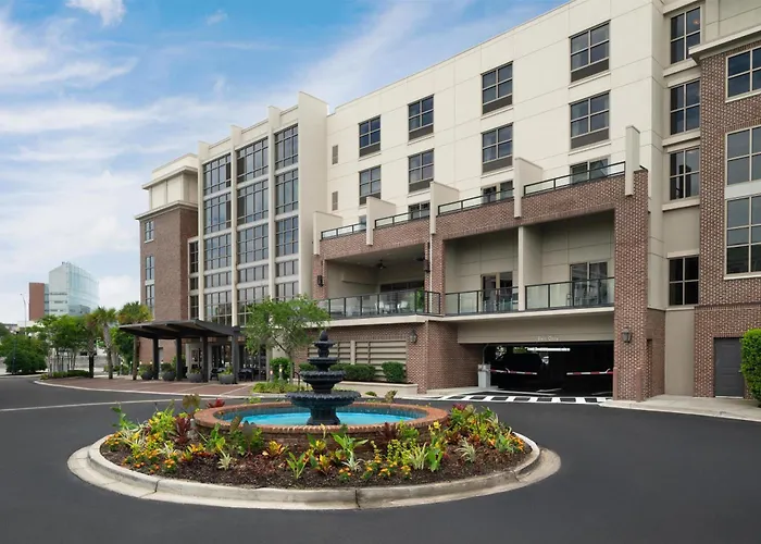 Hilton Garden Inn Charleston Waterfront/Downtown