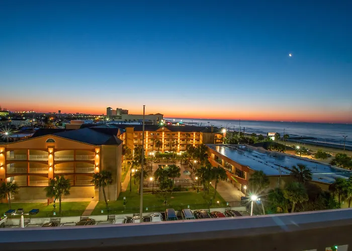 Clarion Pointe Galveston - Beachfront