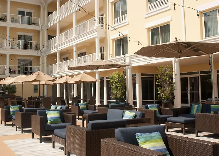 Courtyard Charleston Waterfront Hotel