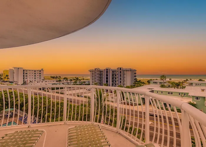 Huge Corner Balcony Free Beach Gear & Spotless St. Pete Beach