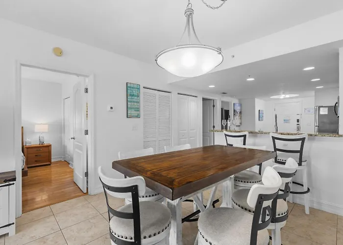 Beach Gear Included! Crisp, Clean & Great Value St. Pete Beach