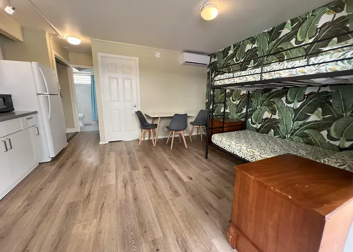 Waikiki Beachside Hostel Honolulu