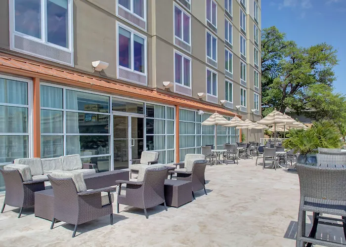 Doubletree By Hilton Biloxi Hotel