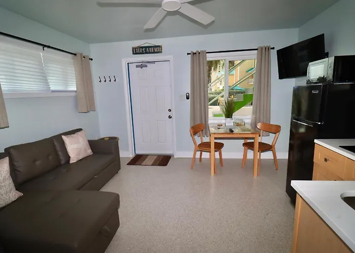 The Beach House - Treasure Island St. Pete Beach
