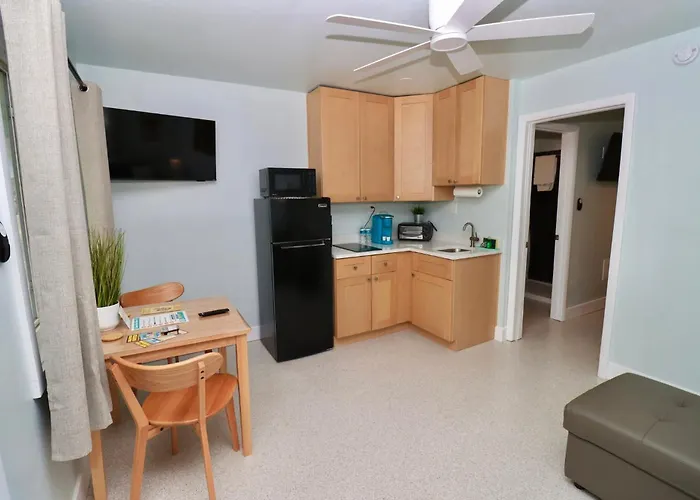 The Beach House - Treasure Island St. Pete Beach