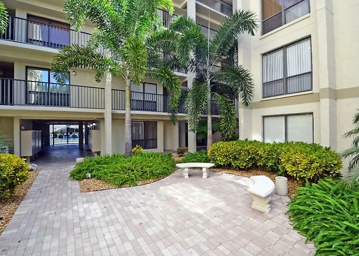 Bay Oaks - 6157 #E01 Villa Siesta Key