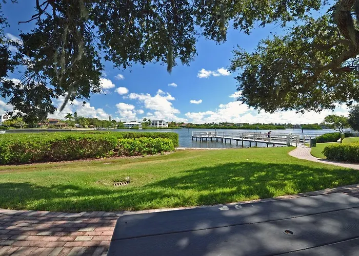 Bay Oaks - 6157 #E01 Villa Siesta Key
